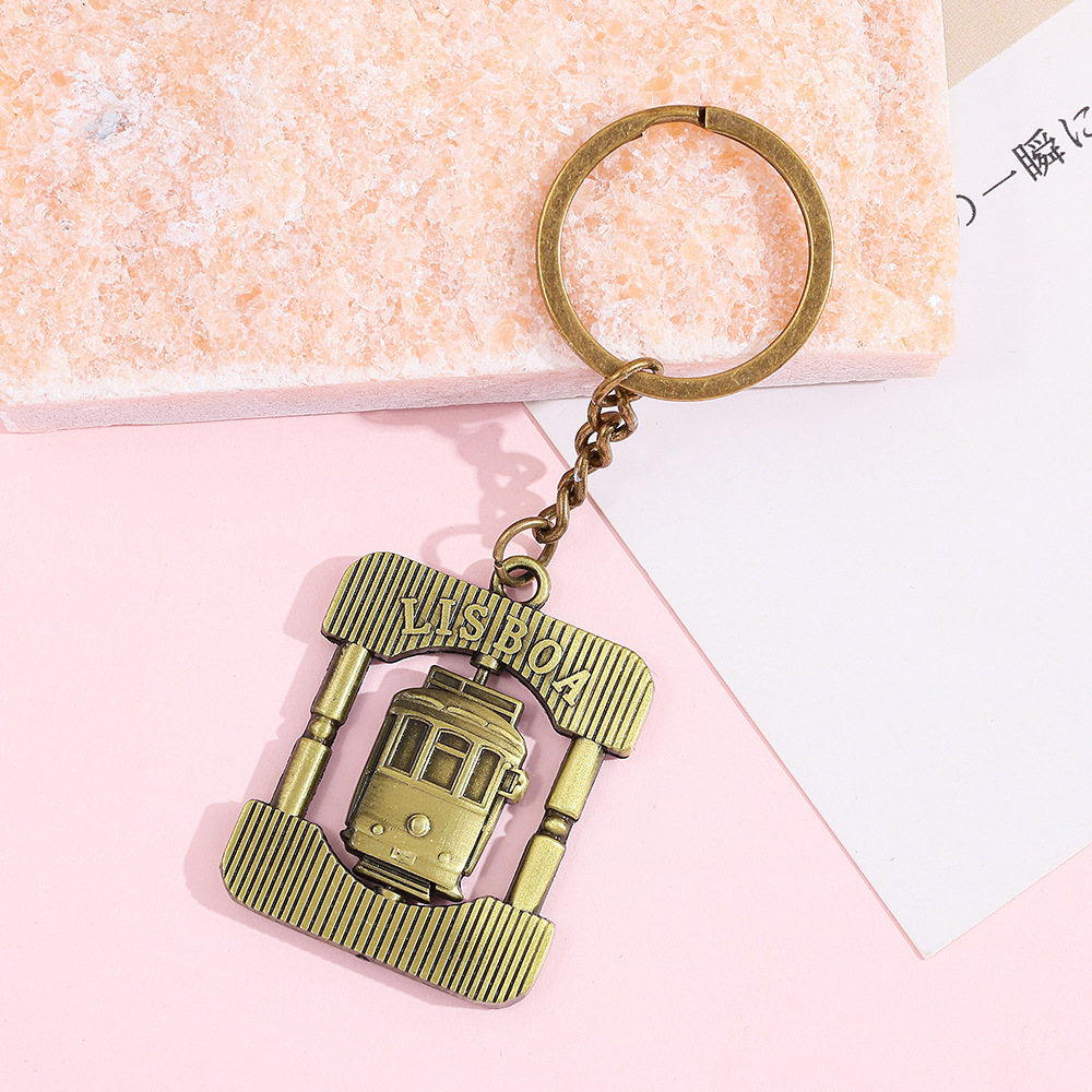 Vintage Item - 빈티지 트램 디자인 금속 열쇠고리 참